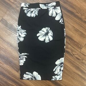 Iris Black and White Floral Pencil Skirt